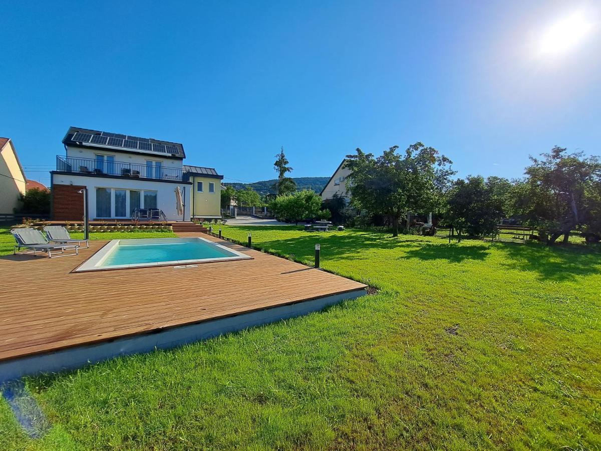 Vila Field6 *