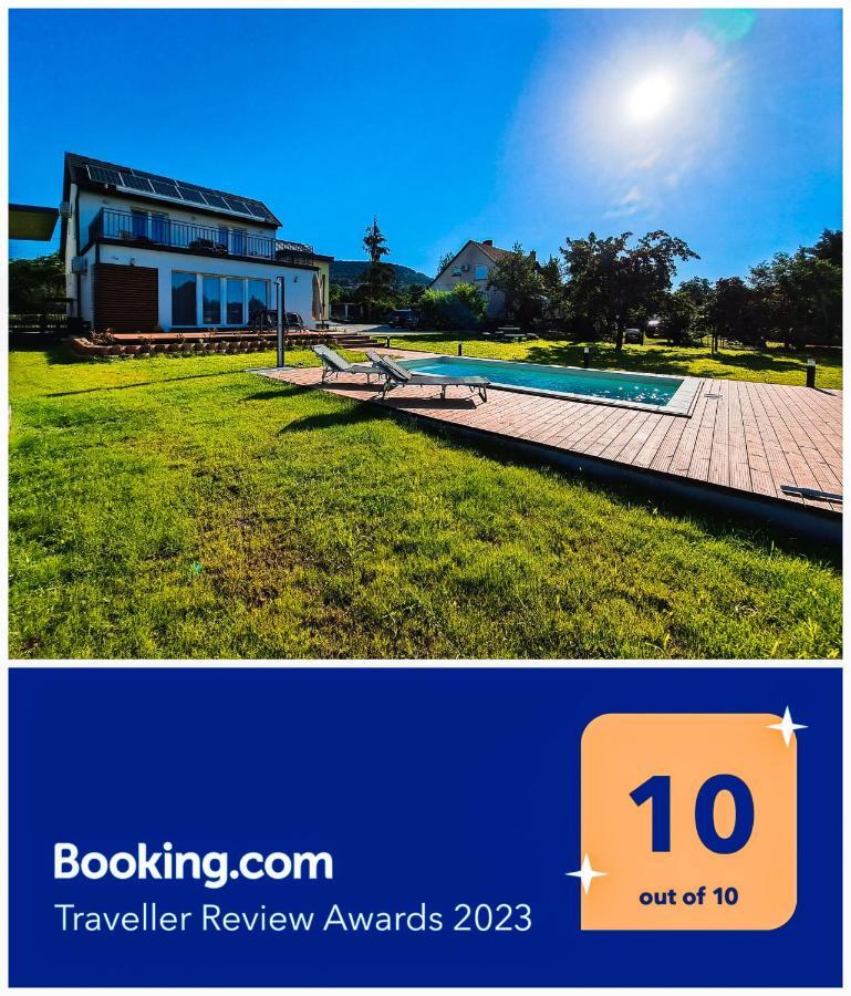 Vila Field6 *