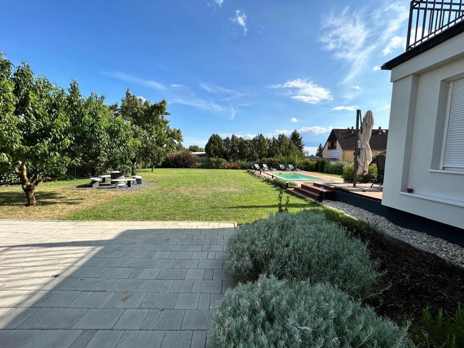 Vila Field6 Révfülöp